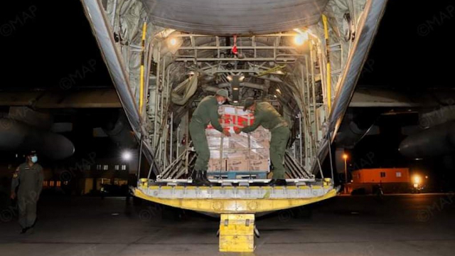 Le roi Mohammed VI a envoyé un don personnel de 90 tonnes d’aides alimentaires destinées aux forces armées libanaises et au peuple libanais vendredi 16 avril 2021.