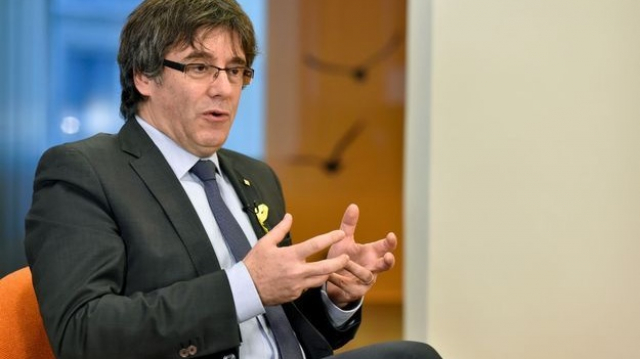 Actualités du Sahara Marocain - Page 32 Destitue-le-president-catalan-carles-puigdemont-hesite-a-rentrer-de-bruxelles