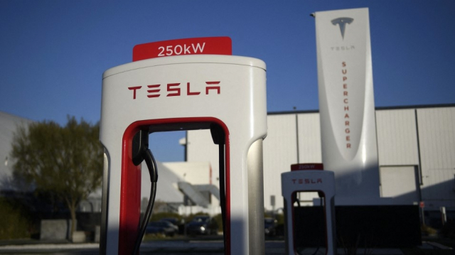 Tesla - Station de recharge de batteries - Voitures électriques Tesla - Station de recharge de batteries - Voitures électriques