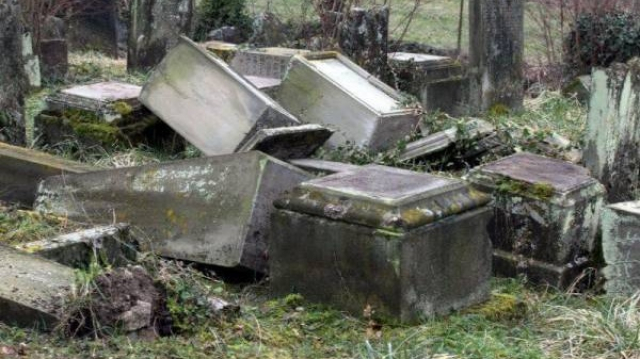 Profanation cimetière Profanation cimetière