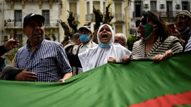 Vidéo. Algérie: 115e mardi du Hirak: la mobilisation ne faiblit pas, la répression non plus Vidéo. Algérie: 115e mardi du Hirak: la mobilisation ne faiblit pas, la répression non plus