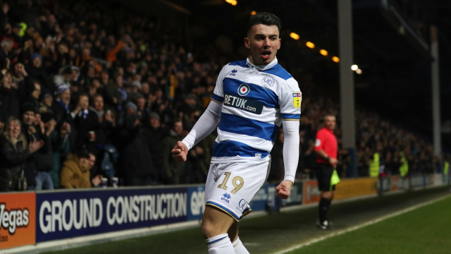 Ilias Chair, milieu de terrain au Queens Park Rangers. Ilias Chair, milieu de terrain au Queens Park Rangers.