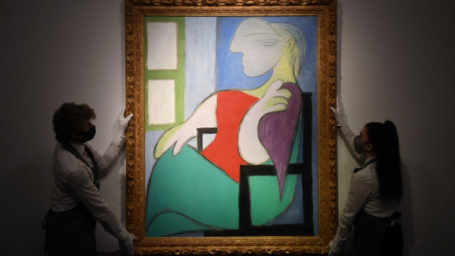 Picasso - Femme assise près d une fenêtre - Enchères - Christie s