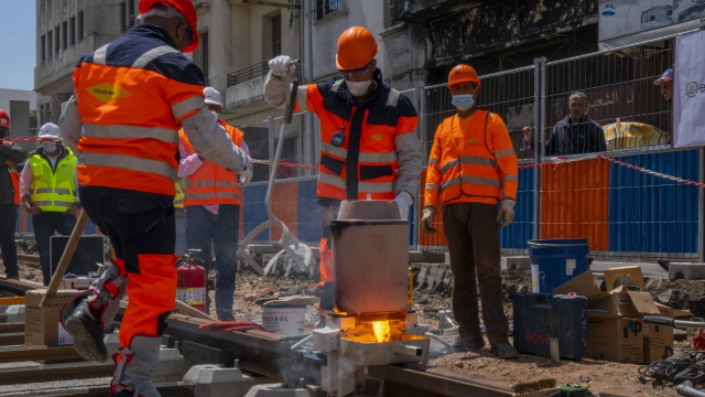 Première soudure des rails des nouvelles lignes du Tramway de Casablanca, le lundi 3 mai 2021 Première soudure des rails des nouvelles lignes du Tramway de Casablanca, le lundi 3 mai 2021