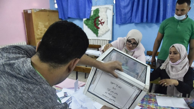 Algérie - Législatives anticipées - Scrutin - Bureau de vote - Bouchaoui Algérie - Législatives anticipées - Scrutin - Bureau de vote - Bouchaoui
