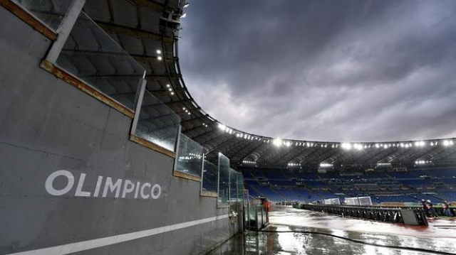 Un engin explosif a été découvert dans une voiture, près du stade. Un engin explosif a été découvert dans une voiture, près du stade.