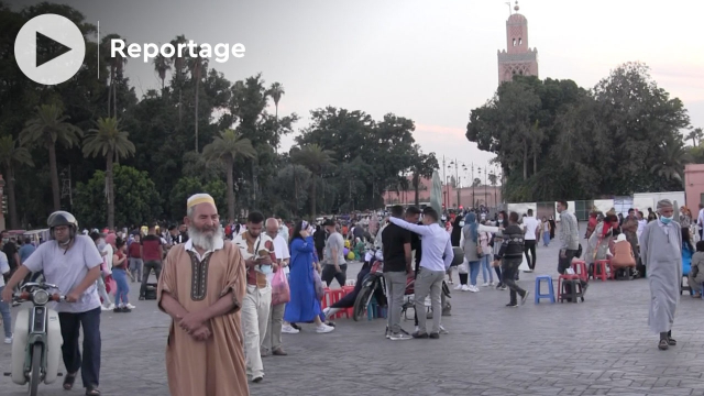 Cover Vidéo - في انتظار عودة الحلايقية، ساحة جامع الفنا تسترجع بهجتها Cover Vidéo - في انتظار عودة الحلايقية، ساحة جامع الفنا تسترجع بهجتها