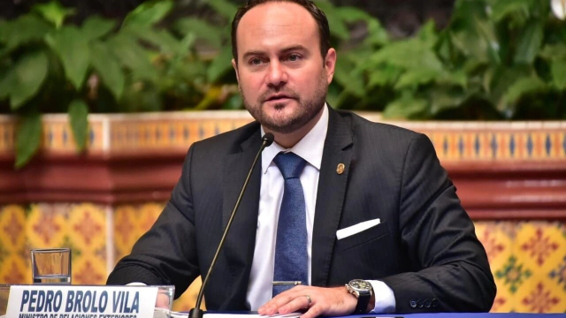 Le ministre des Affaires étrangères de la République du Guatemala, Pedro Brolo Vila. Le ministre des Affaires étrangères de la République du Guatemala, Pedro Brolo Vila.