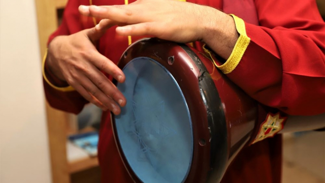 Aïta - Derbouka - Instrument de musique - Musicien - Musique traditionnelle Aïta - Derbouka - Instrument de musique - Musicien - Musique traditionnelle