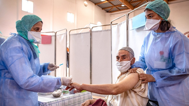Covid-19 - Vaccination - Personne âgée - Vaccin anti-Covid-19 - Coronavirus - Salé Covid-19 - Vaccination - Personne âgée - Vaccin anti-Covid-19 - Coronavirus - Salé