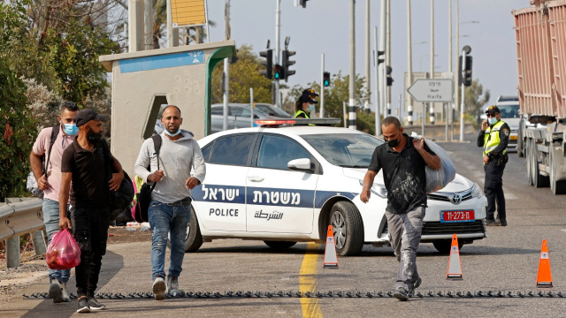 Palestine - Israël - Jénine - Cisjordanie - Checkpoint - Travailleurs palestiniens Palestine - Israël - Jénine - Cisjordanie - Checkpoint - Travailleurs palestiniens