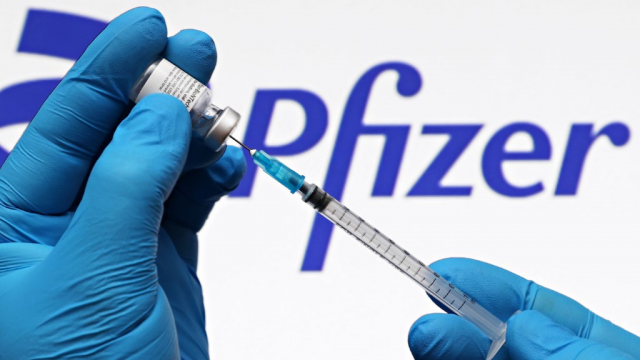 vaccin Pfizer - BioNtech - seringue - Covid-19