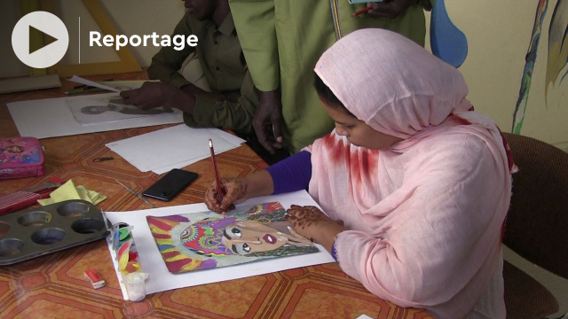 Vidéo. Mauritanie: en l'absence d'une école des beaux arts, Ibrahima Adama Fall initie les jeunes Vidéo. Mauritanie: en l'absence d'une école des beaux arts, Ibrahima Adama Fall initie les jeunes