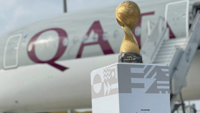 Le trophée de la Coupe arabes des nations FIFA.