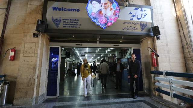 Iran - Gare de Téhéran - Passagers - Train - Déraillement d un train en Iran