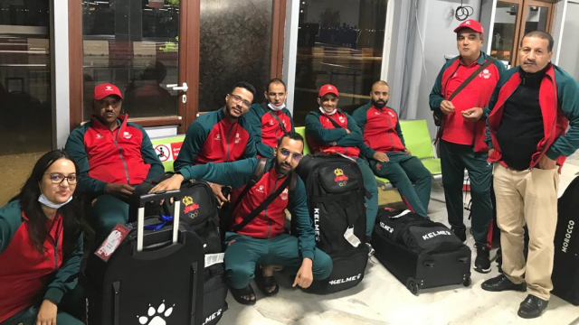Les journalistes marocains pris d'otages à l'aéroport d'Oran. Les journalistes marocains pris d'otages à l'aéroport d'Oran.