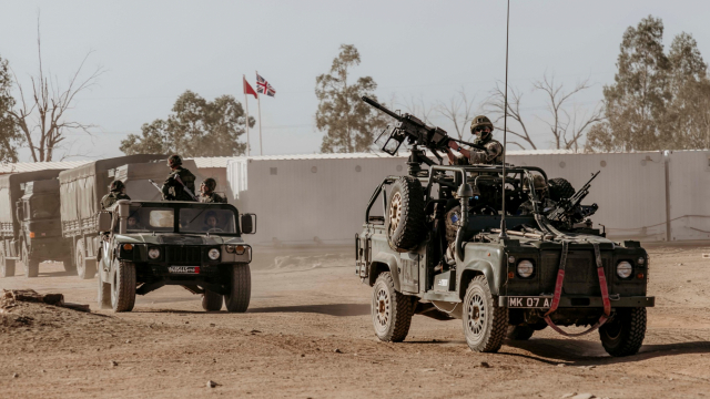 Lors de l'exercise Jebel Sahara unissant troupes marocaines et britanniques 