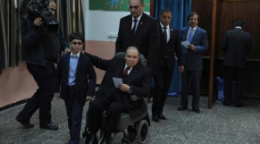 Bouteflika fauteuil roulant