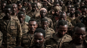 Soldats éthiopiens faits prisonniers par les rebelles tigréens, photographiés le 2 juillet 2021