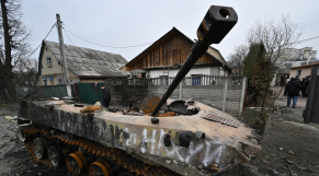 Ukraine - Guerre en Ukraine - Véhicule blindé détruit - Invasion russe - Boutcha