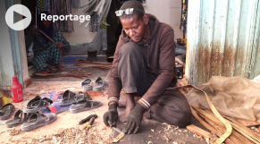 Mauritanie: la confection des ceintures en cuir, un art à l&#039;épreuve du temps