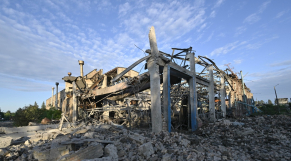 Ukraine - Kiev - Guerre en Ukraine - Destruction d un bâtiment par un missile