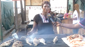 Sénégal: le poisson braisé, un délice vendu sur la plage
