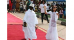 L&#039;image du jour. Mardi gras: deux enfants font sensation en imitant le couple Jammeh