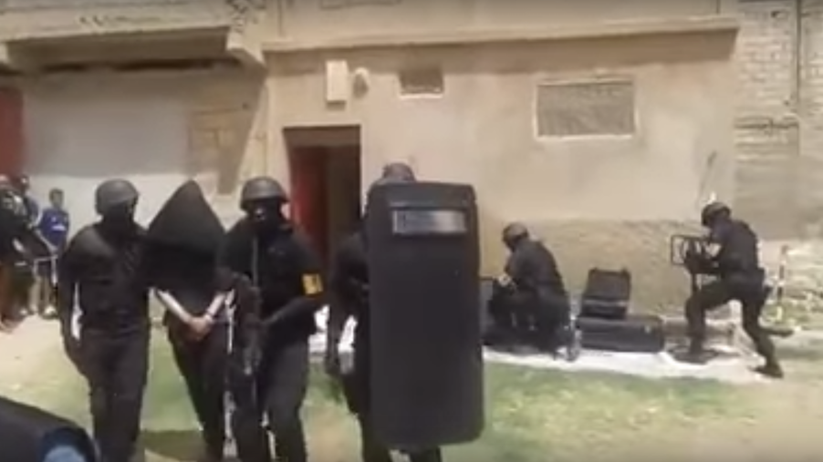 Video Arrestation Par Le Bcij D Un Membre Presume De Daech A Qliaa Www Le360 Ma