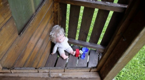 Enfant poupée meurtre infanticide