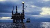 Prospection pétrolière en haute mer.