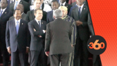 Cover Video -Le360.ma •Poignée de main entre le Roi et Ouyahya sous l’œil bienveillant de Macron