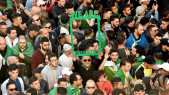 Algérie: une foule immense défile dans le centre d&#039;Alger