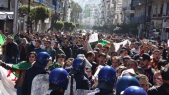 Algérie: 10e vendredi de manifestations entre impasse politique et entêtement de Gaïd Salah