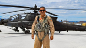 le colonel Samit, premier Marocain à réaliser un vol à bord d&#039;un hélicoptère Apache AH-64