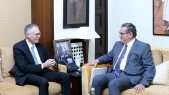 Le chef du Gouvernement, Aziz Akhannouch avec Carlos Tavares, CEO du groupe multinational «Stellantis», le mercredi 9 novembre 2022 à Rabat.
