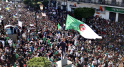 Algérie: une foule immense défile dans le centre d'Alger