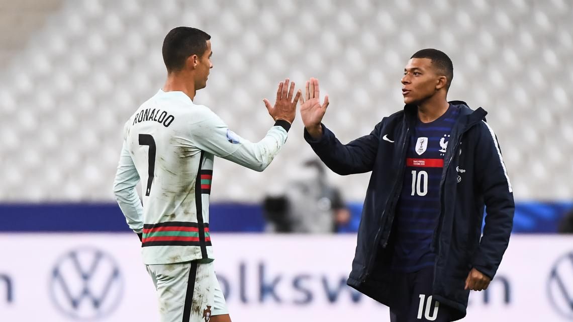 Foot: l'échange entre Ronaldo et Mbappé