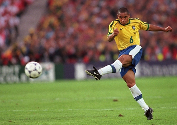 roberto-carlos-free-kick-brazil-france-1997.jpg